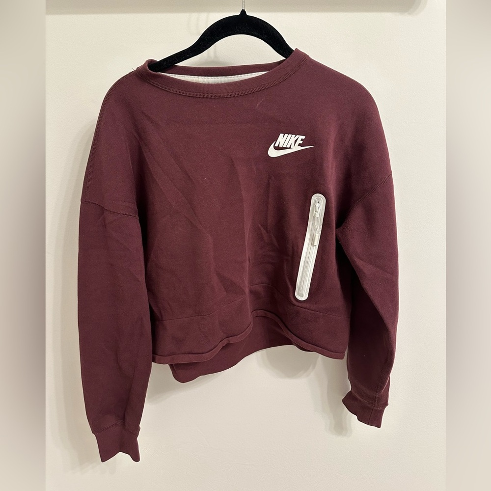 Nike Cropped Sweatshirt with Zipper Pocket Detail- Maroon, Burgundy, Garnet